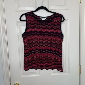 Exclusively Misook Petite Red Black Chevron Sleeveless Knit Blouse Medium